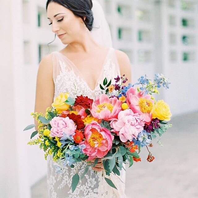 Danielle’s bouquet by @billieballco showed up in my top nine more than once and for good reason 😍 swipe to see my full grid!

2019 was a beautiful year filled with colorful weddings, baby snuggles, and buying our new home!

Thank you to each and every client who chose me to capture their story this year! I’m blessed by every single one of you! And I’m so excited to say happy wedding year to my 2020 brides!