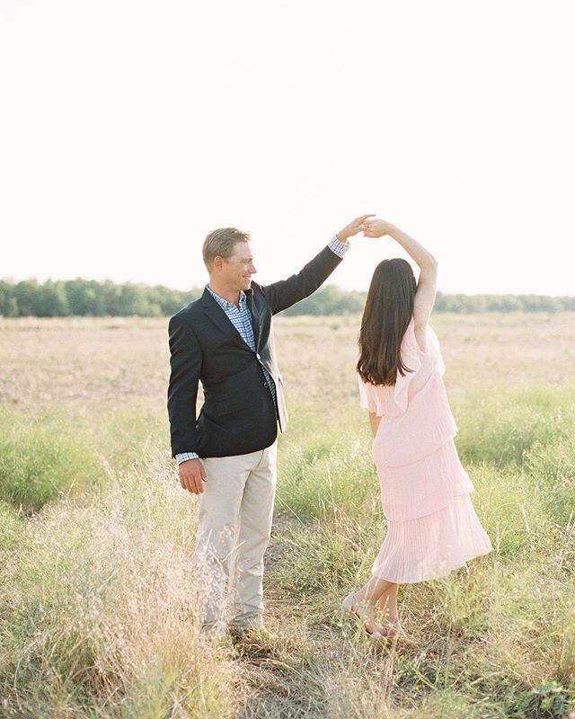 You guys, I have ZERO photos in my editing queue 🙌🏻 this happens about twice a year, so I’m reveling in this fact until I photograph another wedding this Sunday!⠀
⠀
Wrapping up a few more emails and then I’m officially clocking out of work for a few days to enjoy the holidays with my little family! AKA snuggling in our matching jammies and watching all of the Christmas movies! What’s your favorite? Elf is at the top of my list!🎄